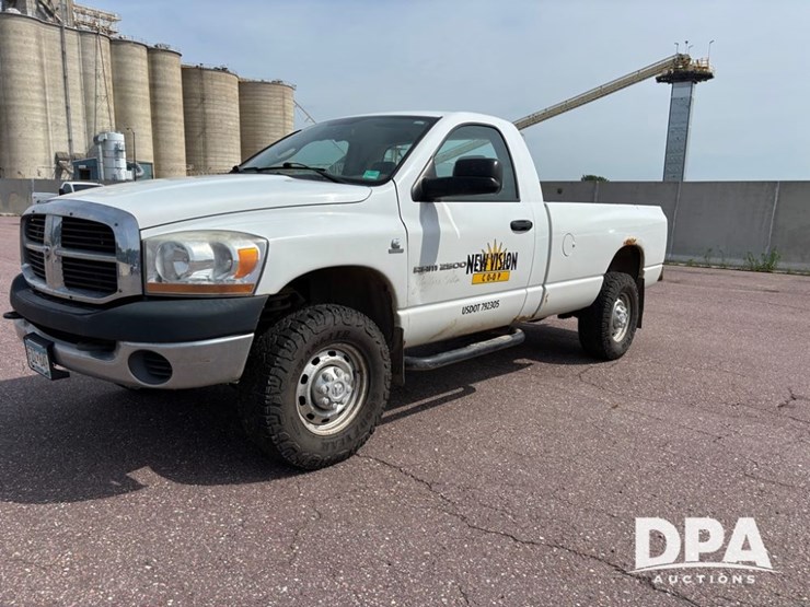2006-dodge-ram-2500-image-1