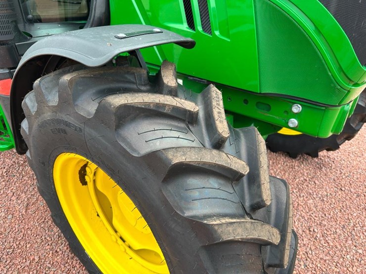2014-john-deere-6115m-image-13