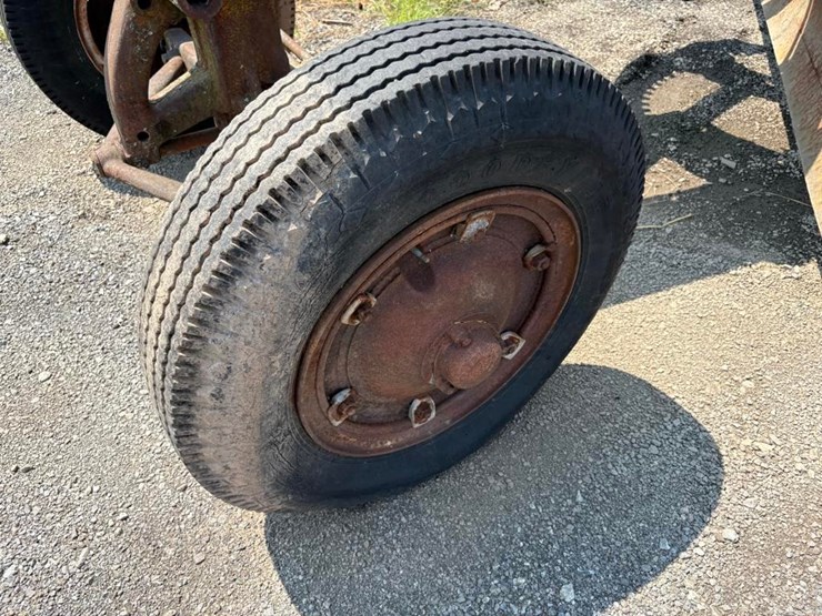 caterpillar-2wd-gator-image-9