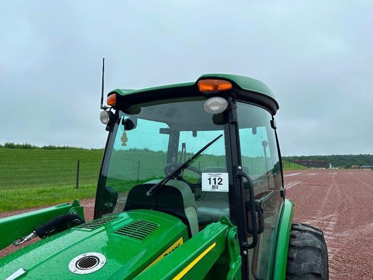 2018-john-deere-4052r-image-16