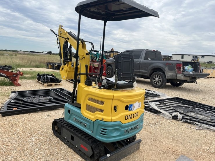 dig-master-dm100-mini-excavator-image-5