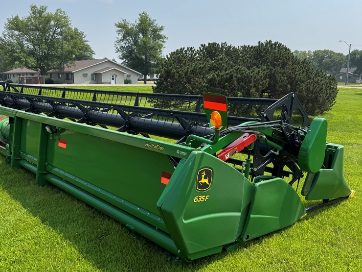 2019-john-deere-635f-image-7