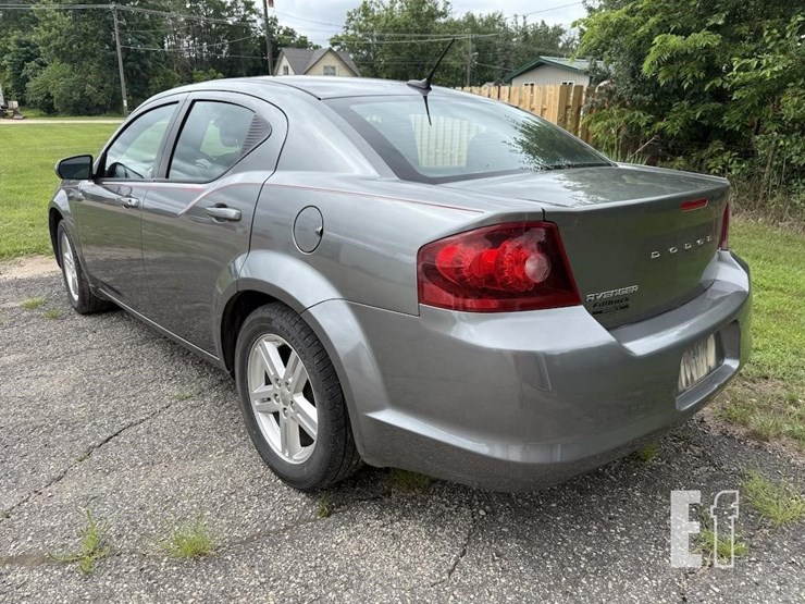 2013-dodge-avenger-image-6