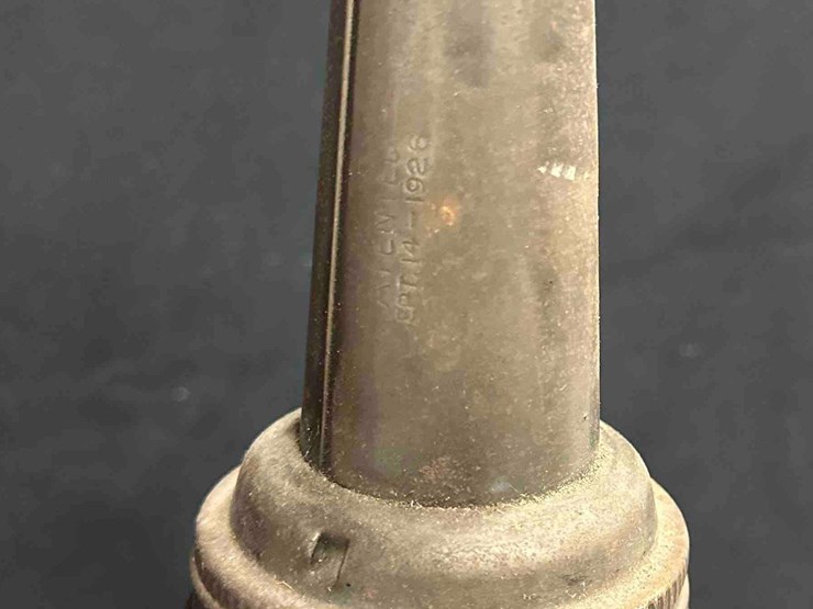 1014---huffman-quart-oil-bottle-image-4