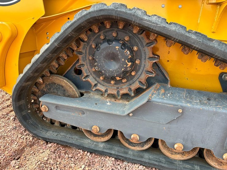 2023-deere-317g-image-22
