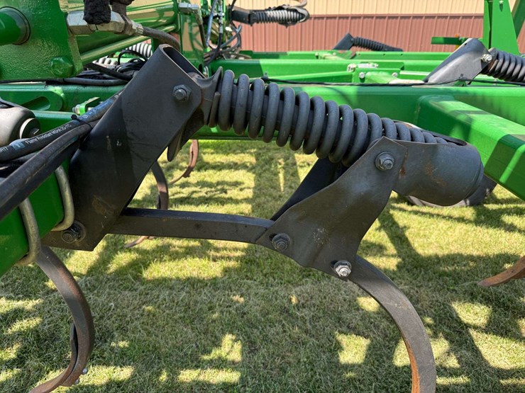 2011-john-deere-2410-image-42