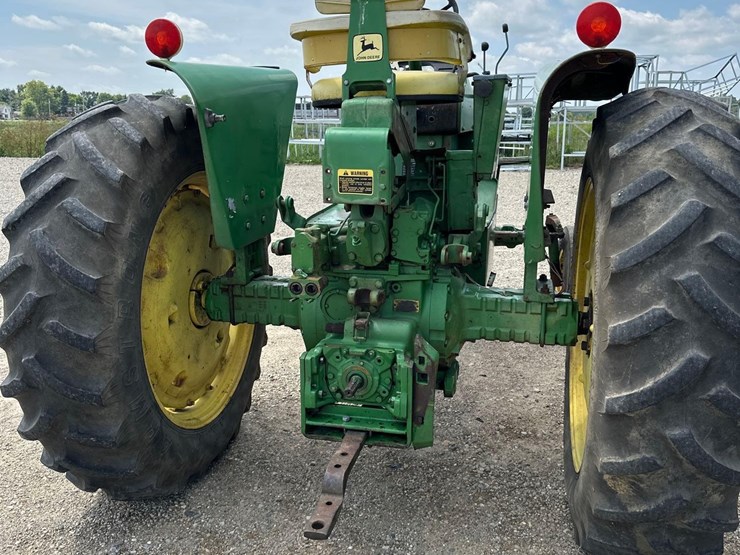 john-deere-3020-image-8