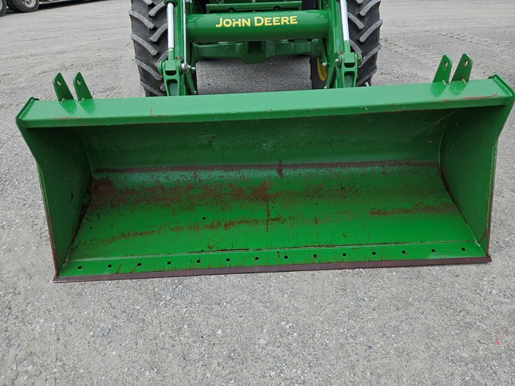 2020-john-deere-6105e-image-3