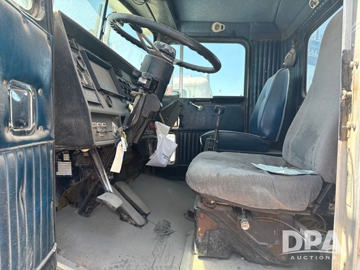 1988-kenworth-t600-image-8
