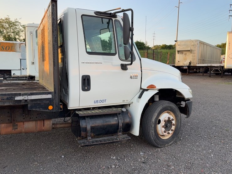 2004-international-durastar-4300-image-6