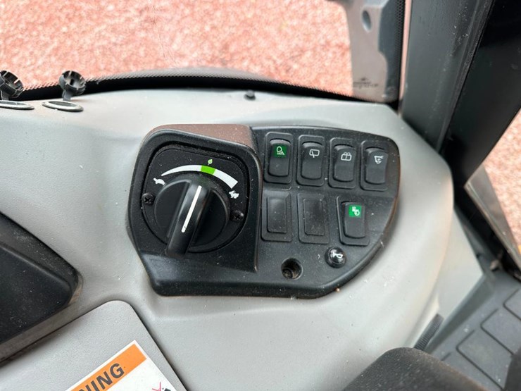 2019-case-580sn-image-61