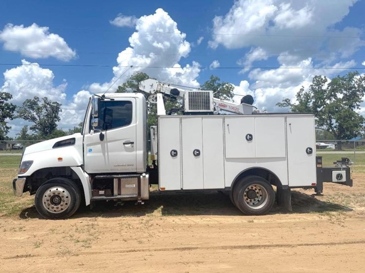 2018-hino-258-image-1