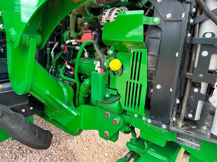 2020-john-deere-5075e-image-48