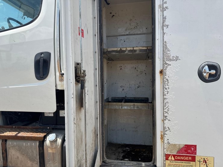 2014-freightliner-s/a-service-truck-image-21