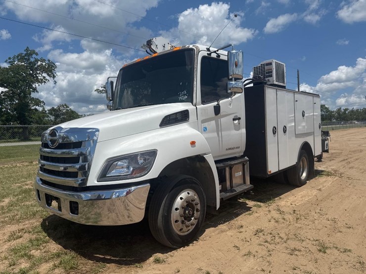 2018-hino-258-image-2