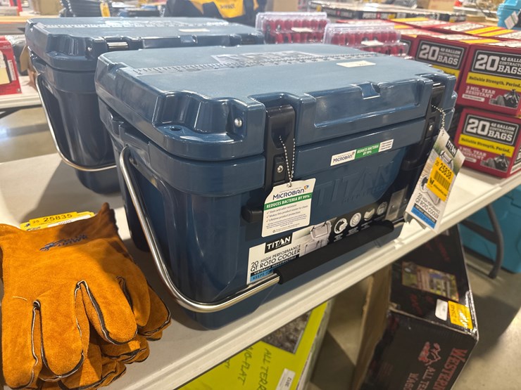 #3011-•-unused-titan-20-quart-premium-ice-chest-inv#:-25838-image-3