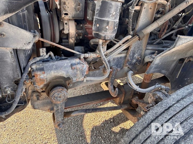 2002-ihc-9400i-day-cab-truck-(gp10940,-unit-109996)-image-55