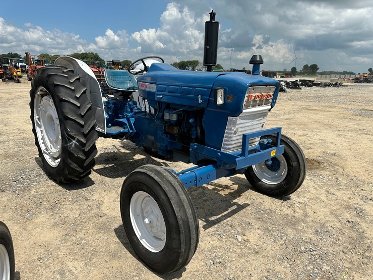ford-4000-image-2
