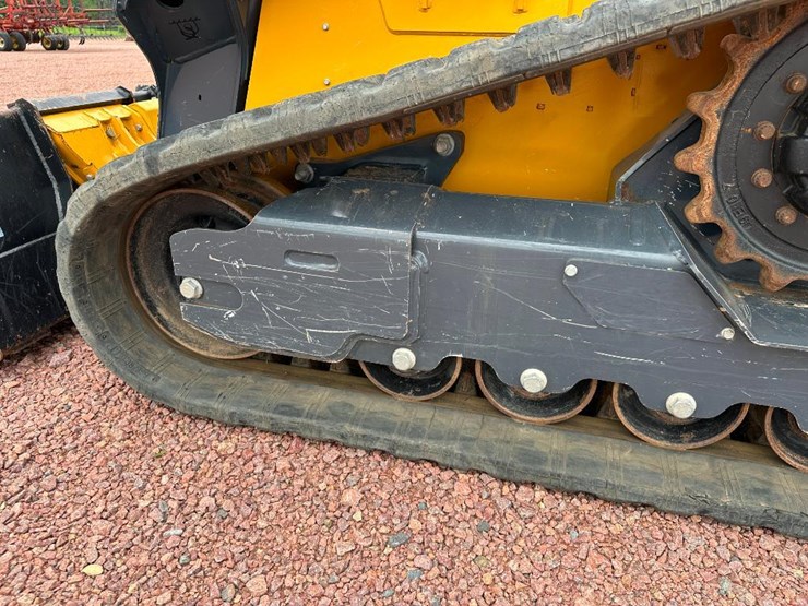 2020-deere-317g-image-11