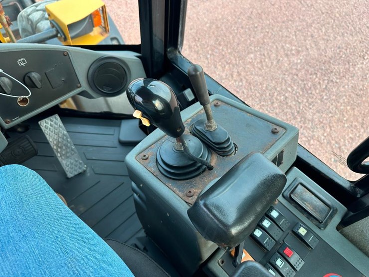 2006-caterpillar-924g-image-50