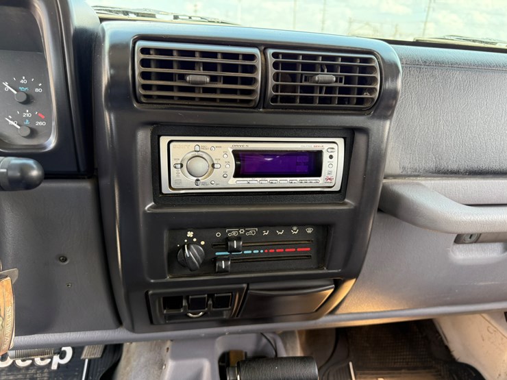 1997-jeep-wrangler-image-45