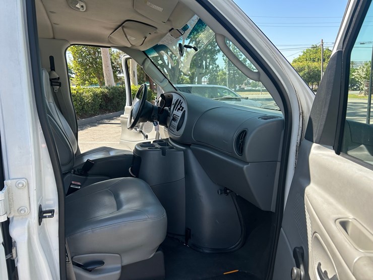2003-ford-e150-image-5