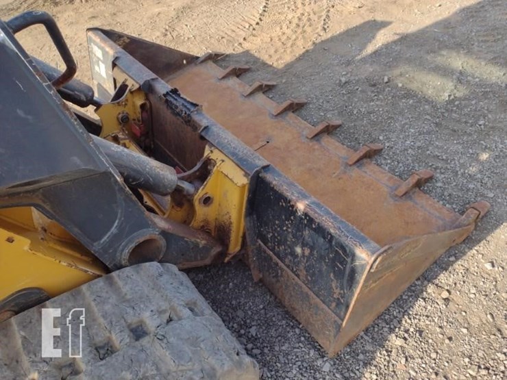 2021-deere-331g-image-17