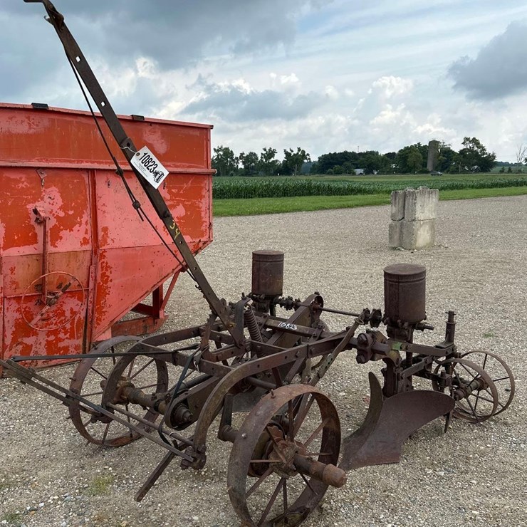 JOHN DEERE 2