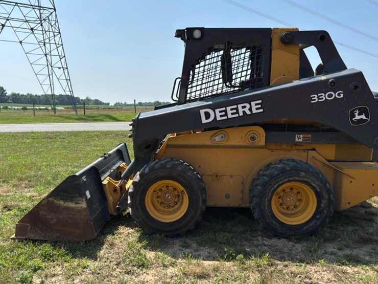 2019-deere-330g-image-2