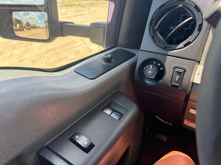 2013-ford-f550-image-35