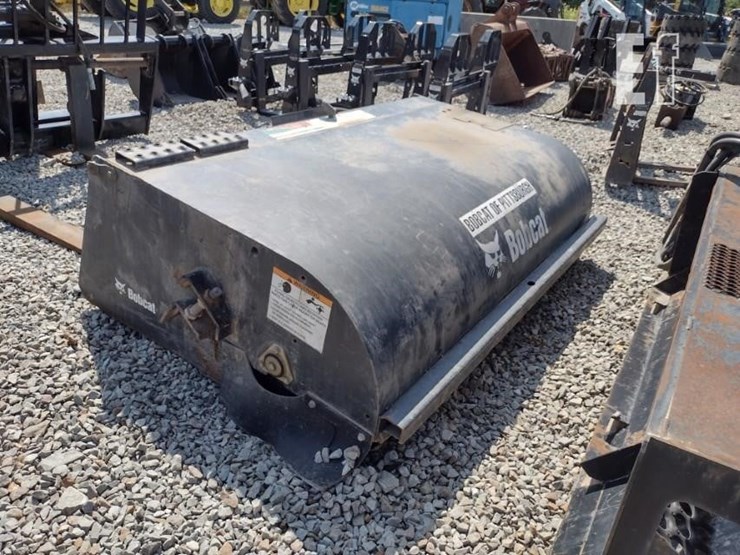 bobcat-72-in-sweeper-image-4