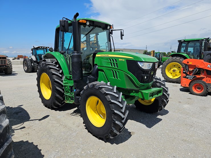 2020-john-deere-6110m-image-1