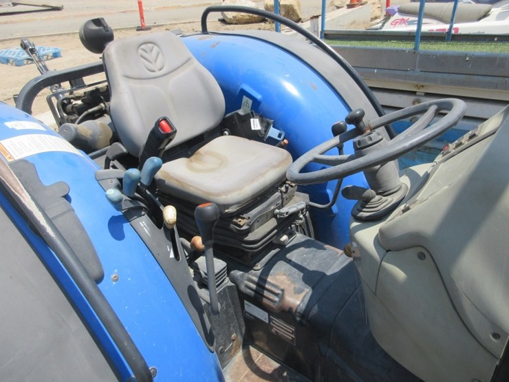 new-holland-t4050f-image-11