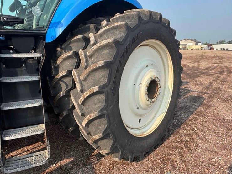 2012-new-holland-t8.360-image-16
