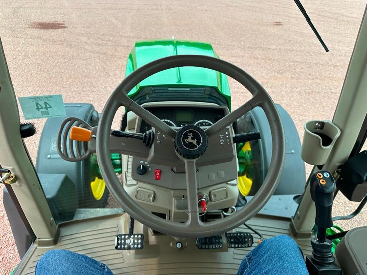 2014-john-deere-6115m-image-60