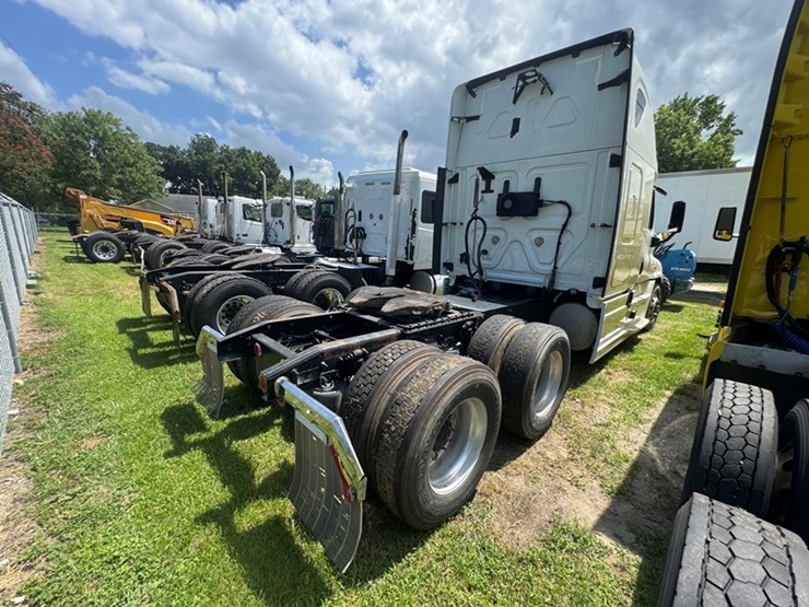 2018-freightliner-cascadia-sleeper---automatic-air-pressure-builds-slower-than-normal-when-truck-has-image-3