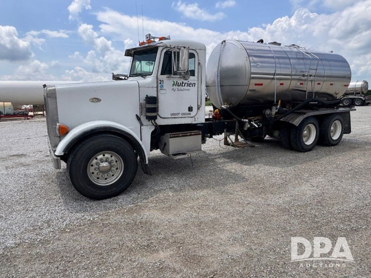 2000-peterbilt-357-image-17