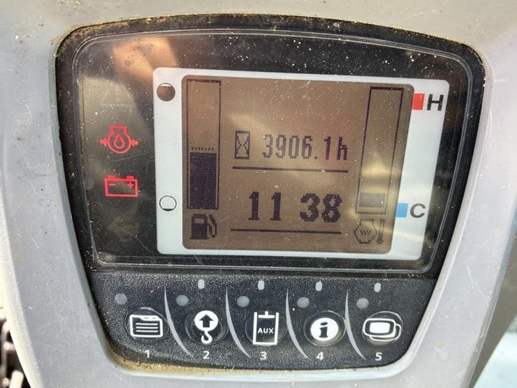 2014-kubota-kx057-4-image-21