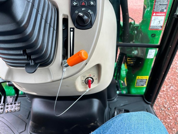 2022-john-deere-3046r-image-53