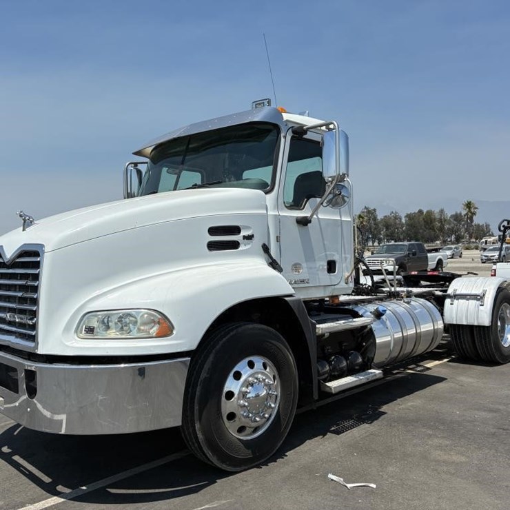 2018 Mack Pinnacle Truck Tractor