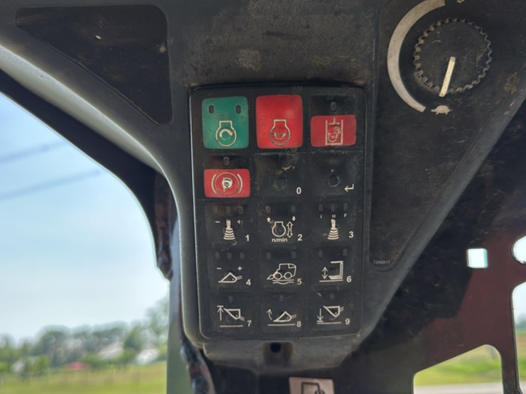 2019-deere-330g-image-29