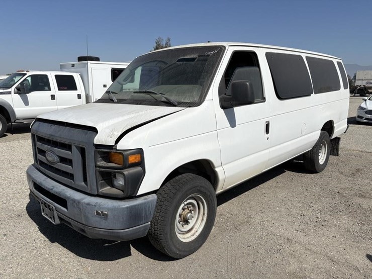 2013-ford-e350-image-1