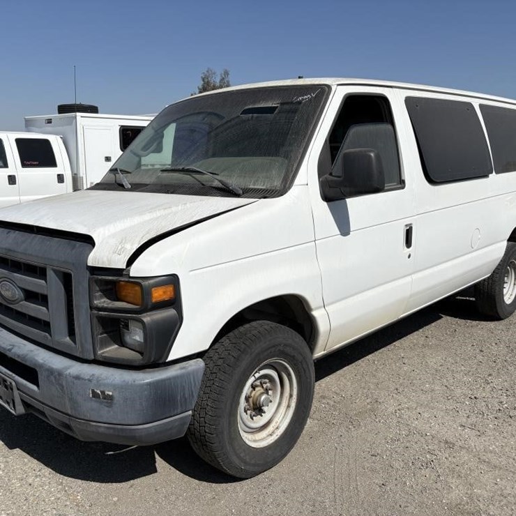 2013 FORD E350