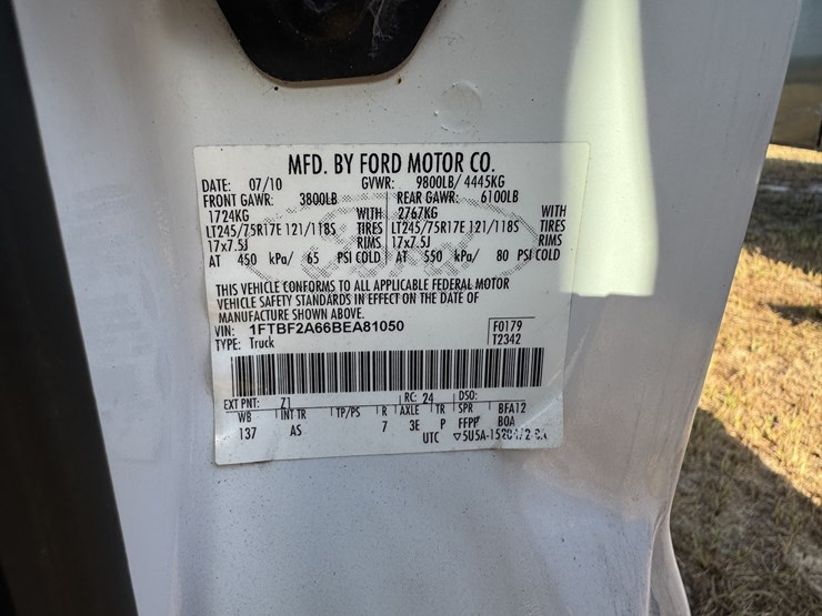 2011-ford-f250-xl-image-13
