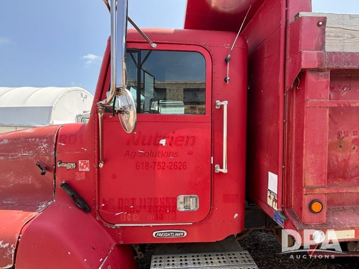 1997-freightliner-fld112-image-22