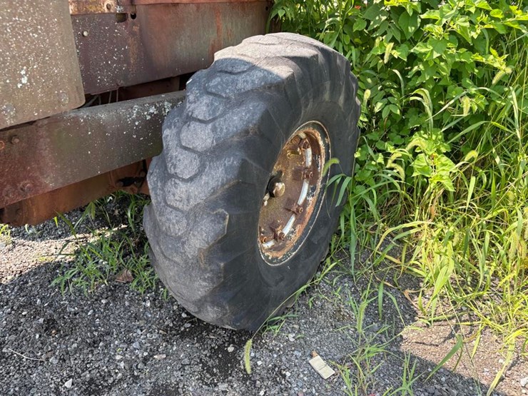 caterpillar-2wd-gator-image-10