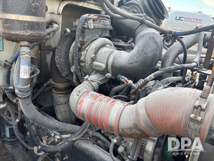 2013-peterbilt-337-image-29