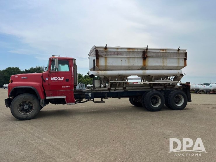 1995-ford-l9000-image-23