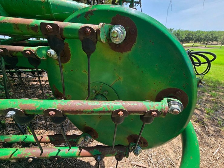 john-deere-700-image-24