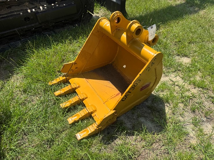 teran-24"-cat303-excavator-bucket-image-1